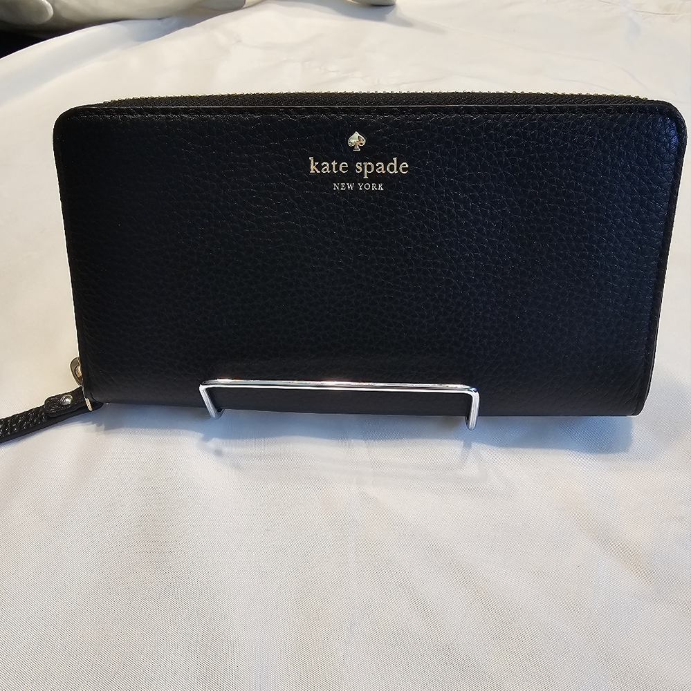 Kate Spade Pebbled Wallet